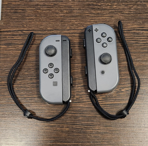 Joycons + Straps - Nintendo Switch