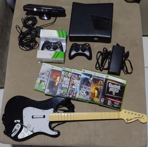 Xbox 360 + 2 Controles Sem Fio + Kinect + Guitarra + Jogos