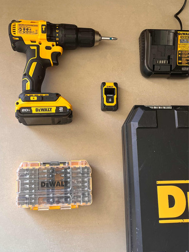 Furadeira Dewalt Dcd7781 + Trena Láser Dewalt + Batería