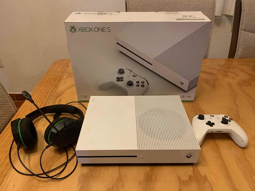 Xbox One S + Cascos Gamer + 1 Juego