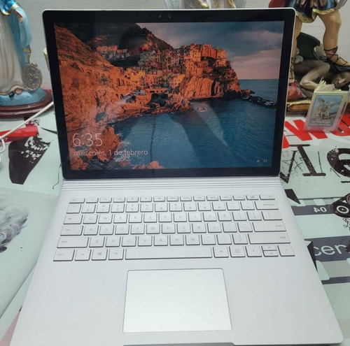 Microsoft Surface Book 13.5  (intel Core I5, 8gb Ram 128 Gb)