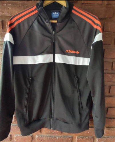 Campera adidas.