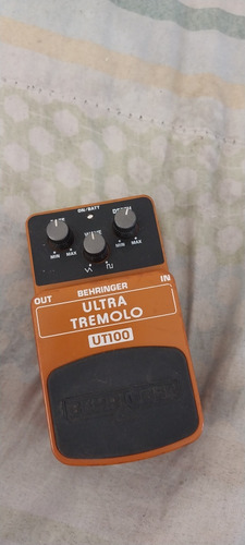 Pedal Behringer Ultra Tremolo