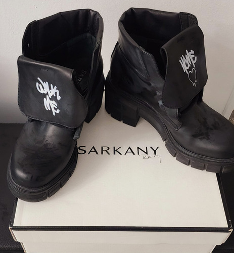 Borcego Negro Blunt Ricky Sarkany T38