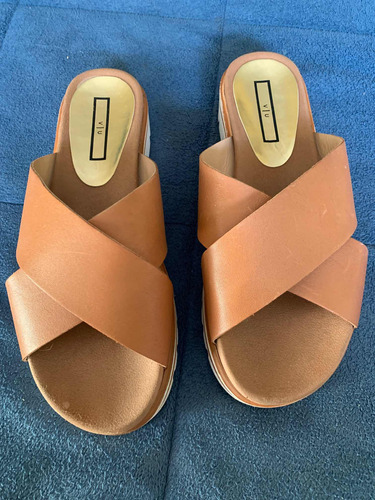 Sandalias Cuero Color Canela  Marca Viu Talle 35