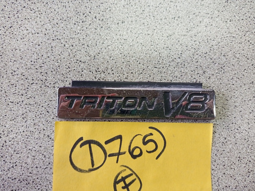 Emblema Triton V8 Usado  Foto 2