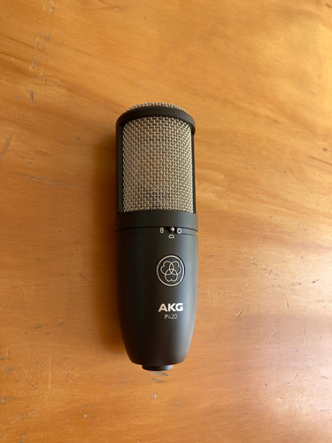 Micrófono Akg P420 Condensador Multipatrón Negro