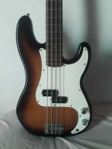 Bajo Squier Bass Affinity