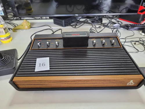 Console Atari 2600 Lght Sixer 6 Chaves Frente Madeira Raro