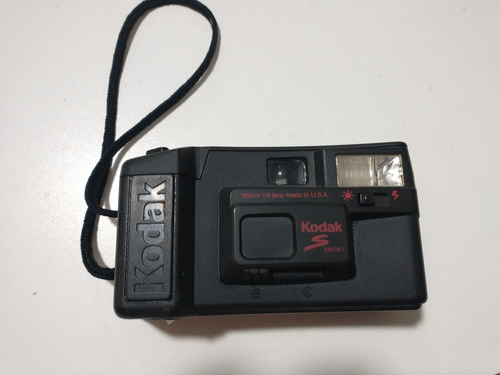 Cámara De Fotos Kodak. Series. Analogica. 35 Mm. Con Funda 