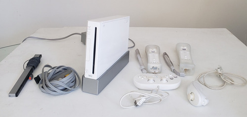 Consola Nintendo Wii Y Accesorios