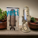 Micrófono Blue Yeti Condensador Omnidireccional Color Plata
