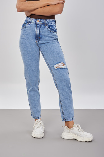 Jean Mom Fit Con Rotura Marca Striven Jeans Emily 