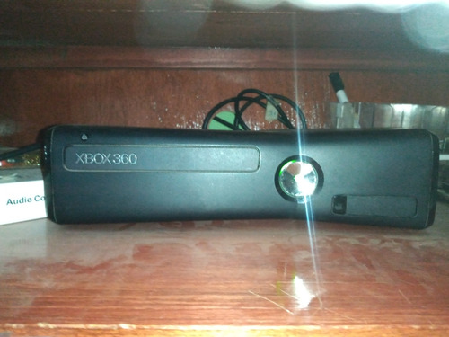 Xbox 360 Slim Con 2 Joysticks, Kinect, 2 Juegos