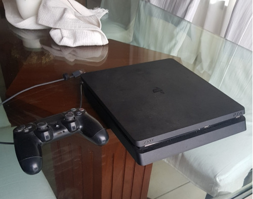 Playstation 4 Slim 1 Tb + Joystick