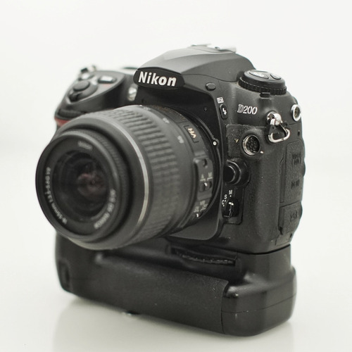 Câmera Nikon D200 Sem Lente Só O Corpo  60mil Clics