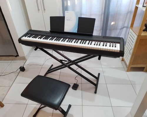 Piano Yamaha P115 B + Soporte + Banqueta + Pedal + Fuente