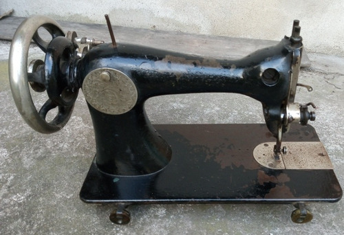 Máquina De Coser Singer Antigua