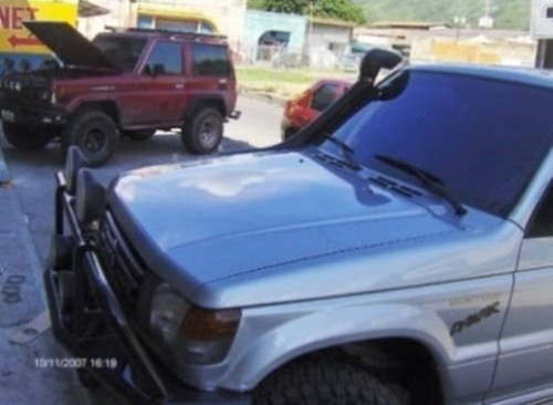 Snorkels Mitsubishi Montero Con Logo Safari Foto 6