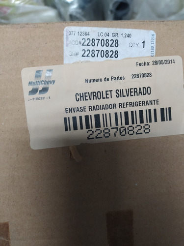 Envase Silverado Radiador Refrigerante Chevrolet 22870828 * Foto 7
