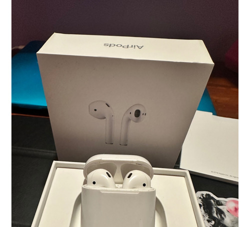 Apple AirPods Segunda Generación + Estuche Carga