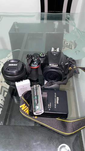 Cámara Nikon D5600 Con Lente De 35 Mm 1.8