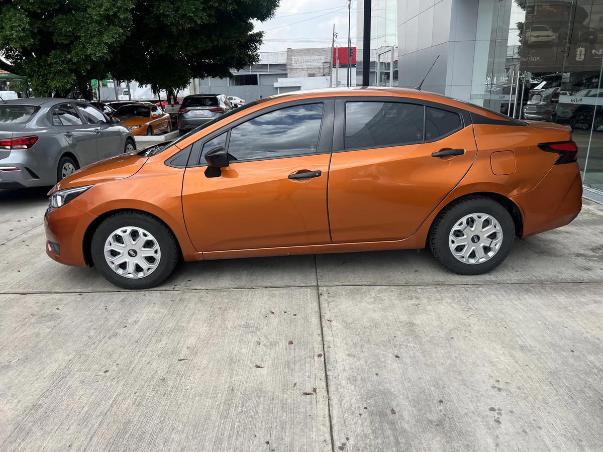 Nissan Versa 2023 - Imagen 2