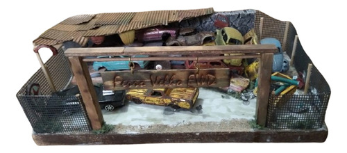 Cenário Diorama Ferro Velho Com Hot Weels