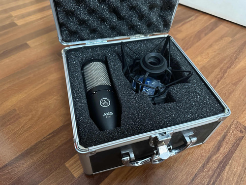 Microfone Akg P220 Condenser Em Estado De Novo