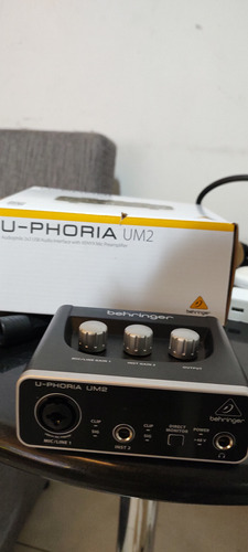 Behringer U-phoria Um2