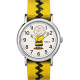 Reloj Timex Charlie Brown Weekender Unisex Peanuts Colección Color De La Correa Amarilla Con Negro Color Del Bisel Plata Color Del Fondo Blanco