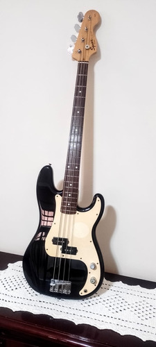 Baixo Fender Squier P Bass Usado
