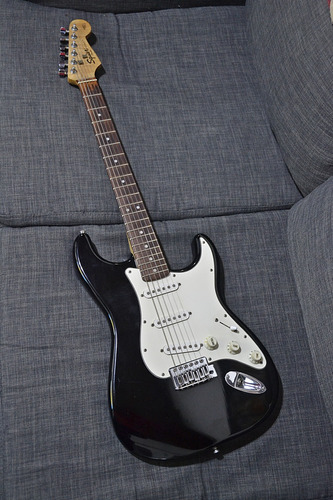 Guitarra Squier Stratocaster California Black