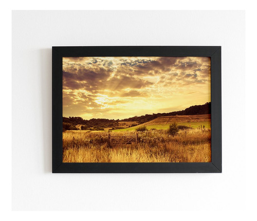 Quadro Raios De Sol Entre Nuvens Sob Campo De Grama Seca