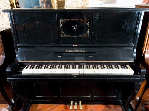 Piano Vertical Grotrian Steinweg 136 Modelo Profesional