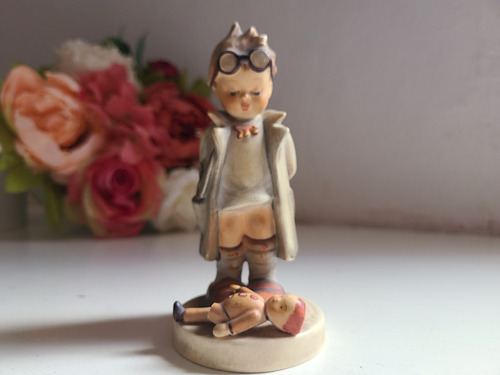 Figura De Porcelana Vintage Hummel, Alemania - Niño Doctor