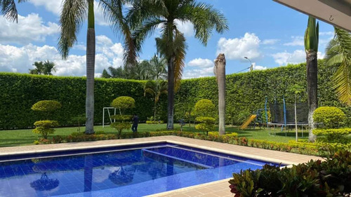 Hermosa Finca De 2.000m2 Con Piscina En Venta Santa Elena El Cerrito - Imagen 3