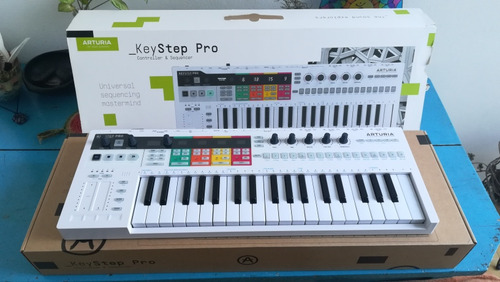 Arturia Keystep Pro 37