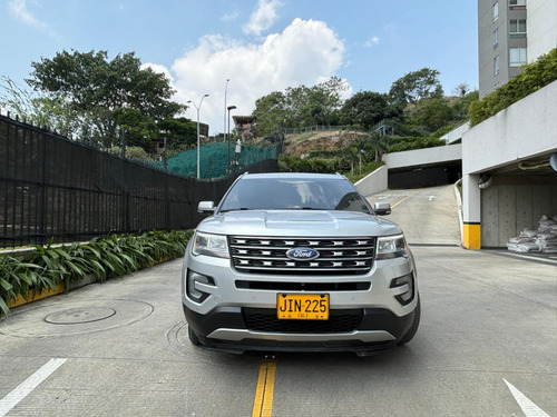 Ford Explorer Plata