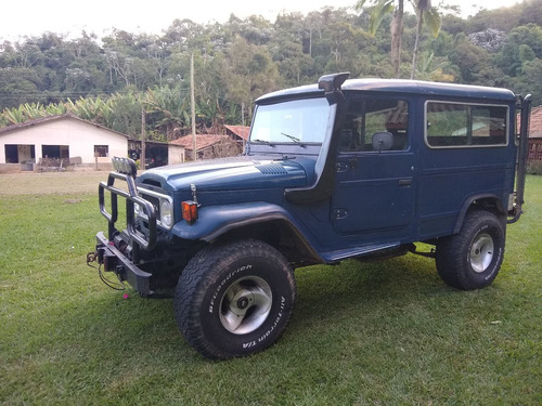 TOYOTA BANDEIRANTE CHASSI LONGO 4X4 RED