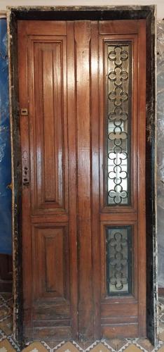Puerta De Madera Tipo Cedro Con Ventiluz Vidrio Y Reja Usada