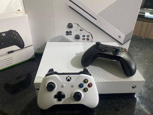 Microsoft Xbox One S 1tb Standard Color Blanc Más Dos Juegos