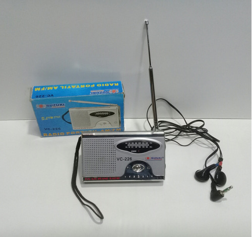 Radio Portátil Am/fm Suzuki Vc-226 Funcionando + Audífonos 