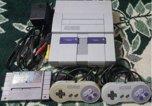 Consola Super Nintendo, Con 1 Juego Y 2 Controles.