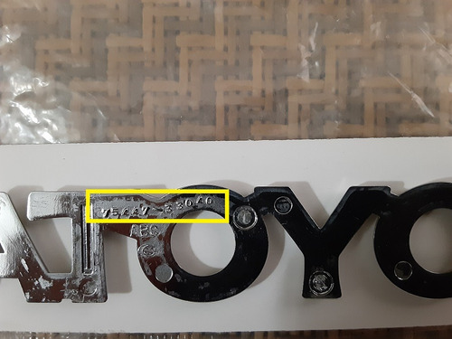Emblema Toyota De Tapa Maleta De Corolla Baby Camry Usado. Foto 8