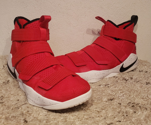 Tenis Nike Lebron Soldier 11 