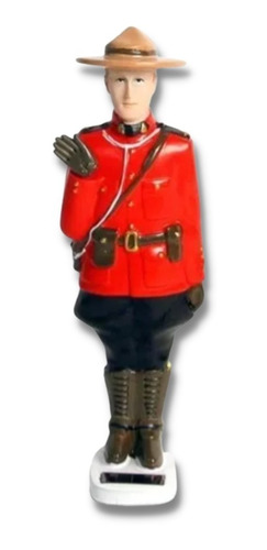 Estatua Figura Solar Policía Montada Canada Marca Kikkerland