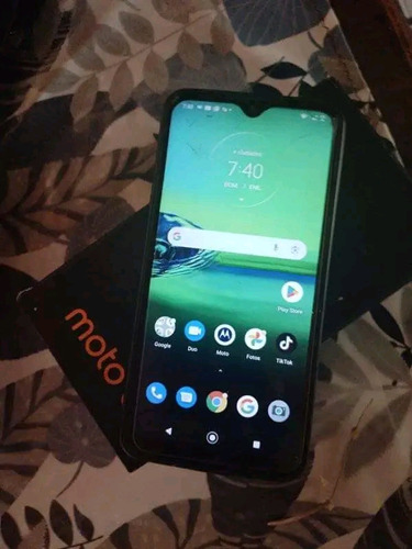 Moto G8 Play Con Detalle Pantalla