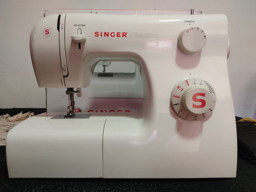 Máquina De Coser Recetar Singer Tradition 2250 