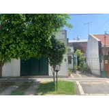 Casa En Venta De 3 Dormitorios C/ Cochera En Temperley